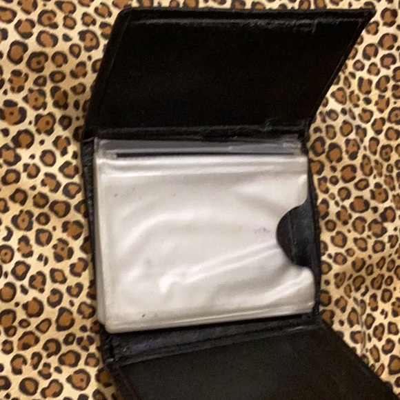 Very nice like new soft leather Black Kenneth Cole men’s wallet w picture area. - Picture 3 of 7